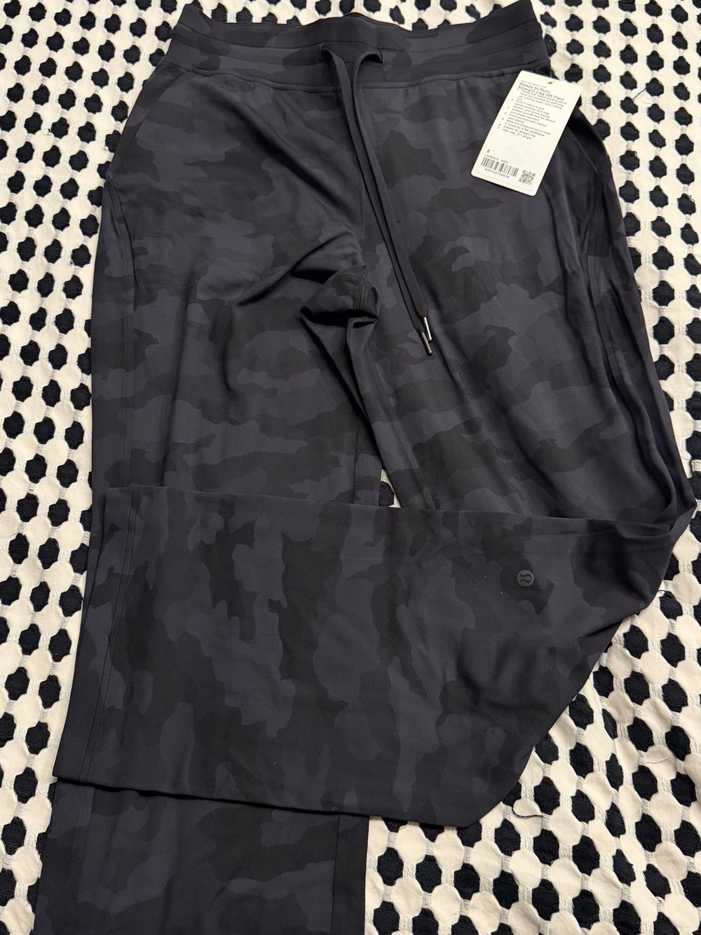 lululemon athletica Women’s Black Bootcut Camo Joggers - Picture 2 of 8
